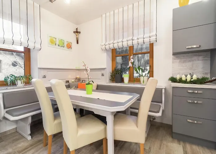 In Rennweg Near Slopes * רנווג